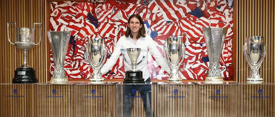 &Eacute; raro ver a grandeza que Filipe Lu&iacute;s se despede do Atl&eacute;tico de Madrid, como lenda do clube