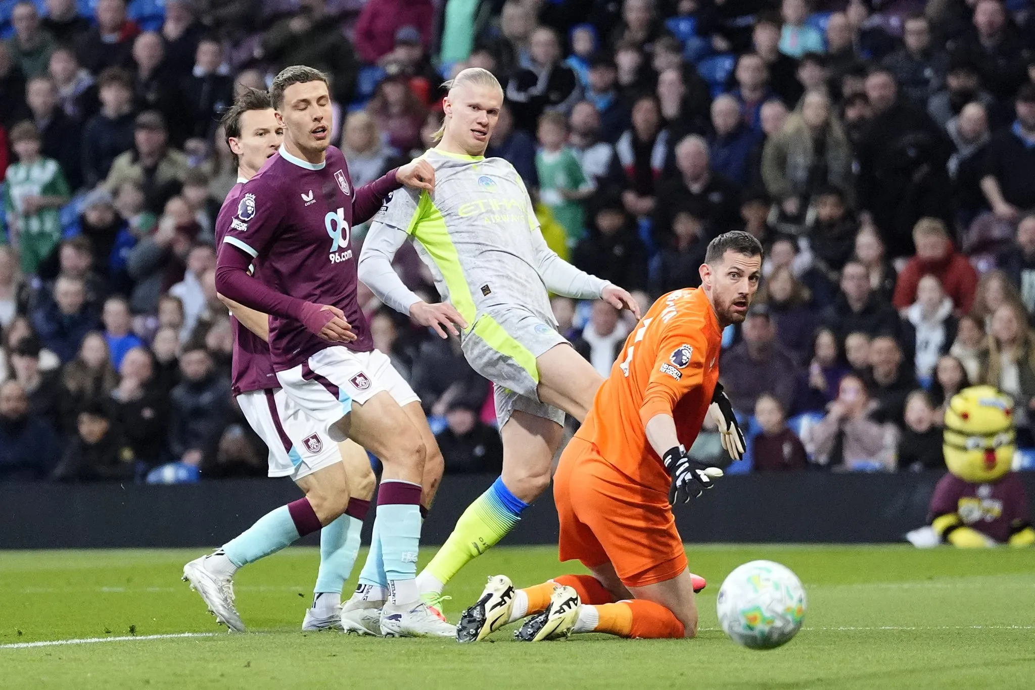 Haaland marcou o gol da vit&oacute;ria do City contra o Burnley. Foto: Icon Sport/PA Images