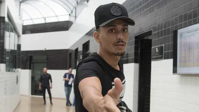 Ap&oacute;s reuni&otilde;es, coletiva de Carille e redu&ccedil;&atilde;o salarial, Diego Pituca est&aacute; de volta ao Santos