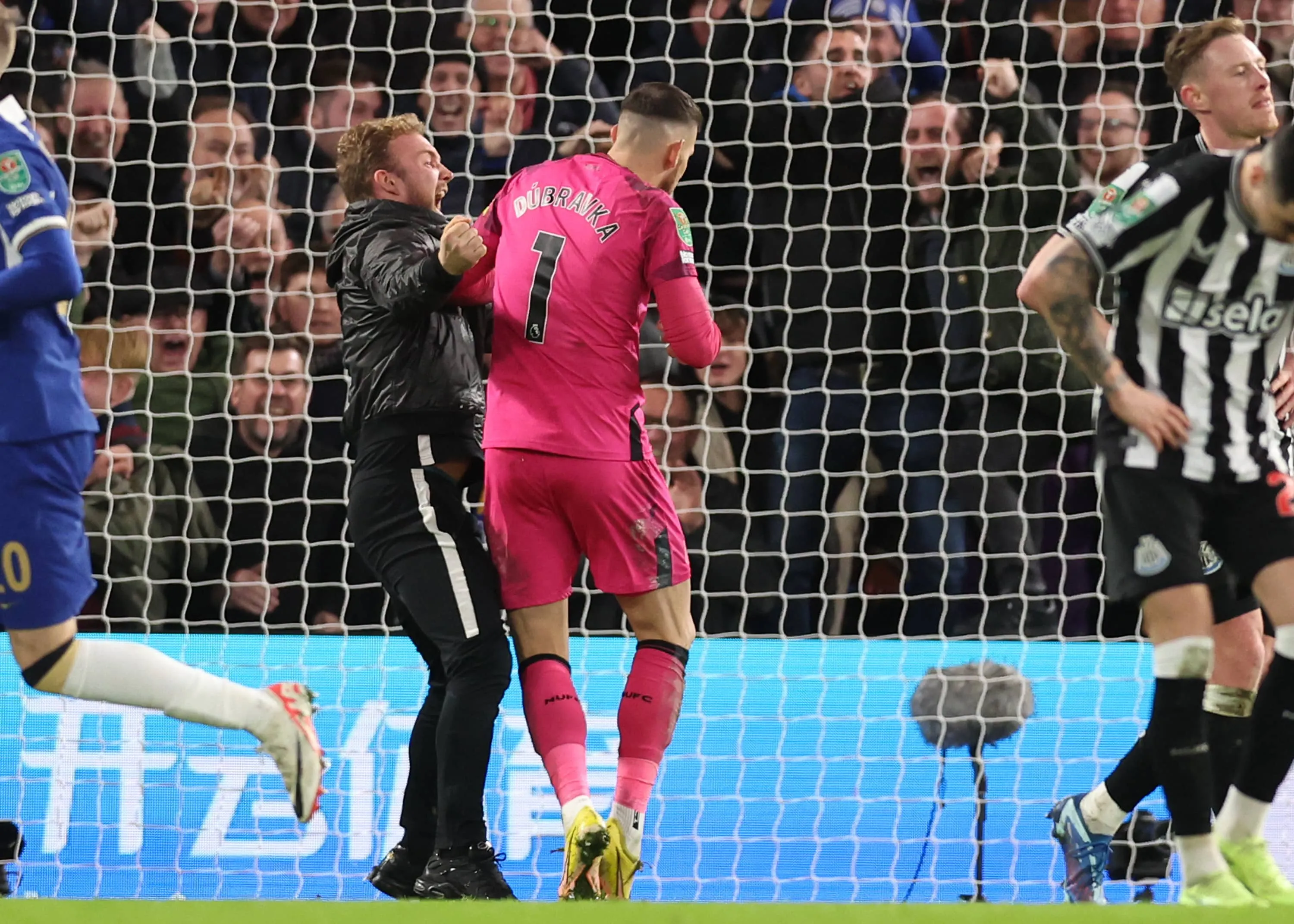 Torcedor &eacute; suspenso por comportamento em jogo de classifica&ccedil;&atilde;o maluca do Chelsea