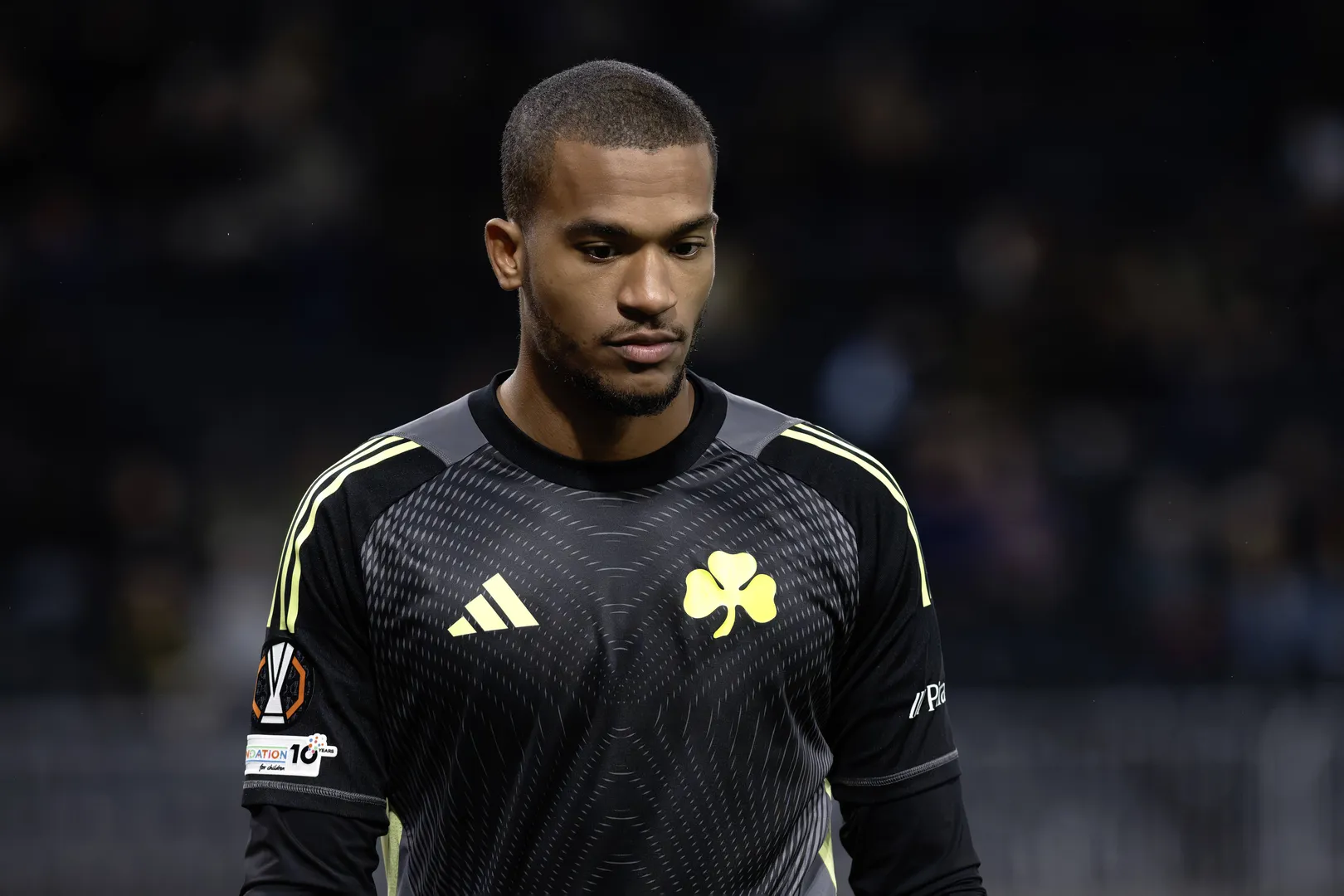 Alban Lafont, goleiro do Panathinaikos, optou por defender a Costa do Marfim