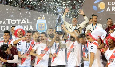 Na semana do &ldquo;fico&rdquo; de Gallardo, o River Plate ampliou sua era vitoriosa com o t&iacute;tulo da Copa Argentina
