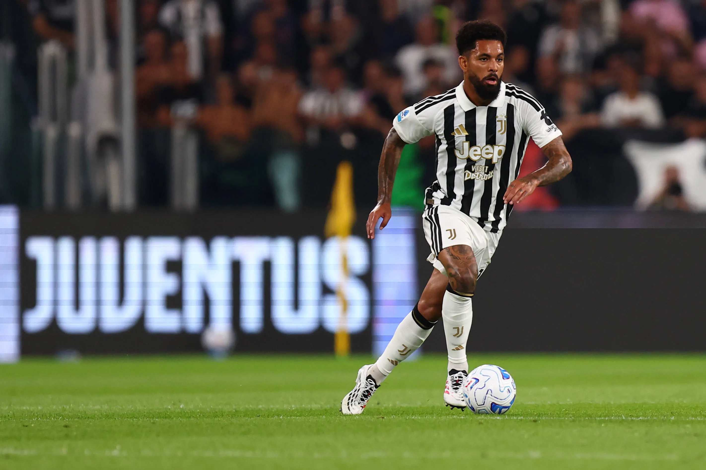 Douglas Luiz, meio-campista da Juventus (Foto: IMAGO / Marco Canoniero)