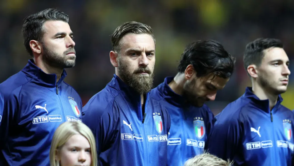 Gigante: De Rossi foi at&eacute; o &ocirc;nibus da Su&eacute;cia pedir desculpas por vaias ao hino