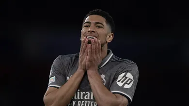 Vesti&aacute;rio em ebuli&ccedil;&atilde;o: Estrelas do Real Madrid brigam no treino e precisam ser separadas
