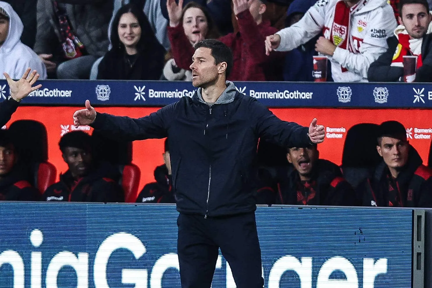 Xabi Alonso &lsquo;copia&rsquo; Guardiola e resolve problema, mas Leverkusen s&oacute; empata com Stuttgart