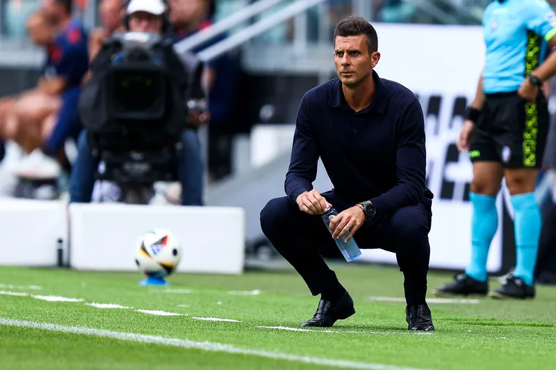 Sem nenhum neg&oacute;cio por Arthur Melo, Thiago Motta decidiu reintegr&aacute;-lo ao elenco da Juventus. Foto: Icon Sport