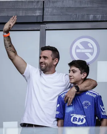 Montillo em retorno a Belo Horizonte, durante a campanha do Cruzeiro na S&eacute;rie B de 2022