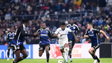 O Marseille at&eacute; abriu o placar no in&iacute;cio, mas sentou no resultado e cedeu o empate no apagar das luzes contra o Strasbourg