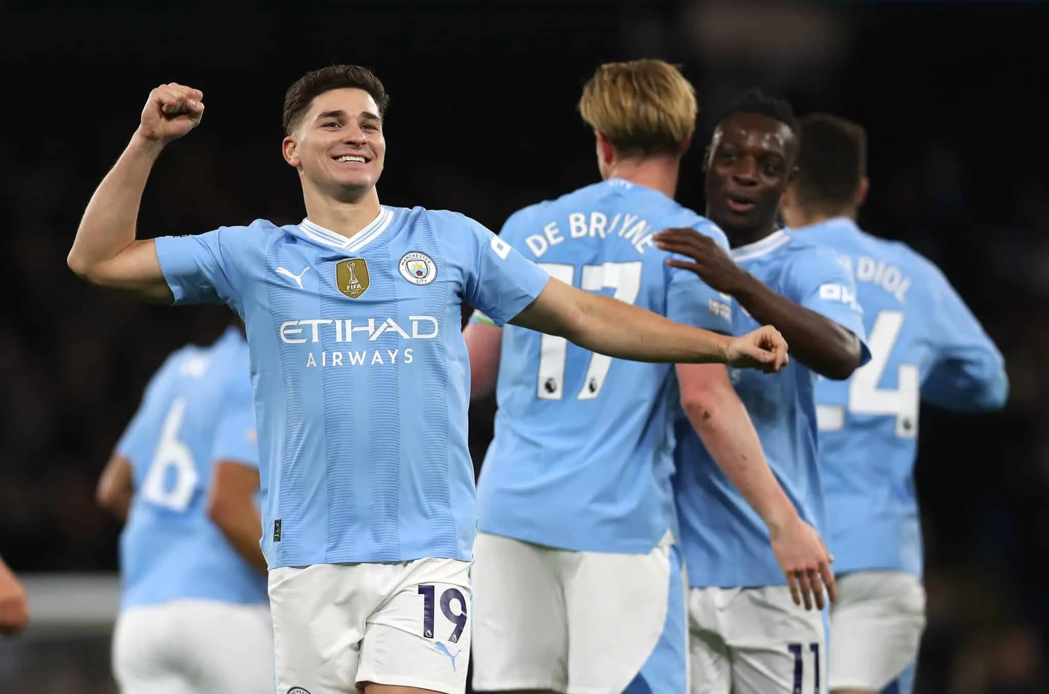 Na volta de Haaland, De Bruyne e o aniversariante &Aacute;lvarez foram os protagonistas de um dominante City