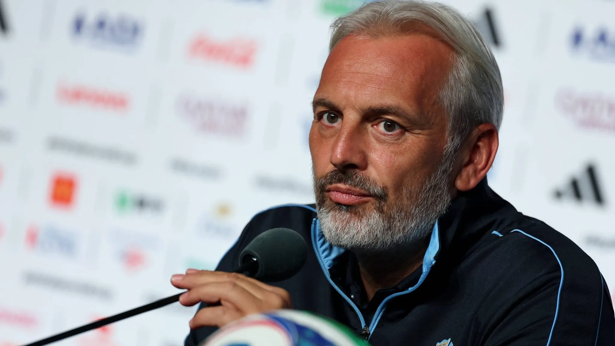 Treinador da RD Congo soube da morte do pai na coletiva ap&oacute;s a derrota para a Inglaterra?