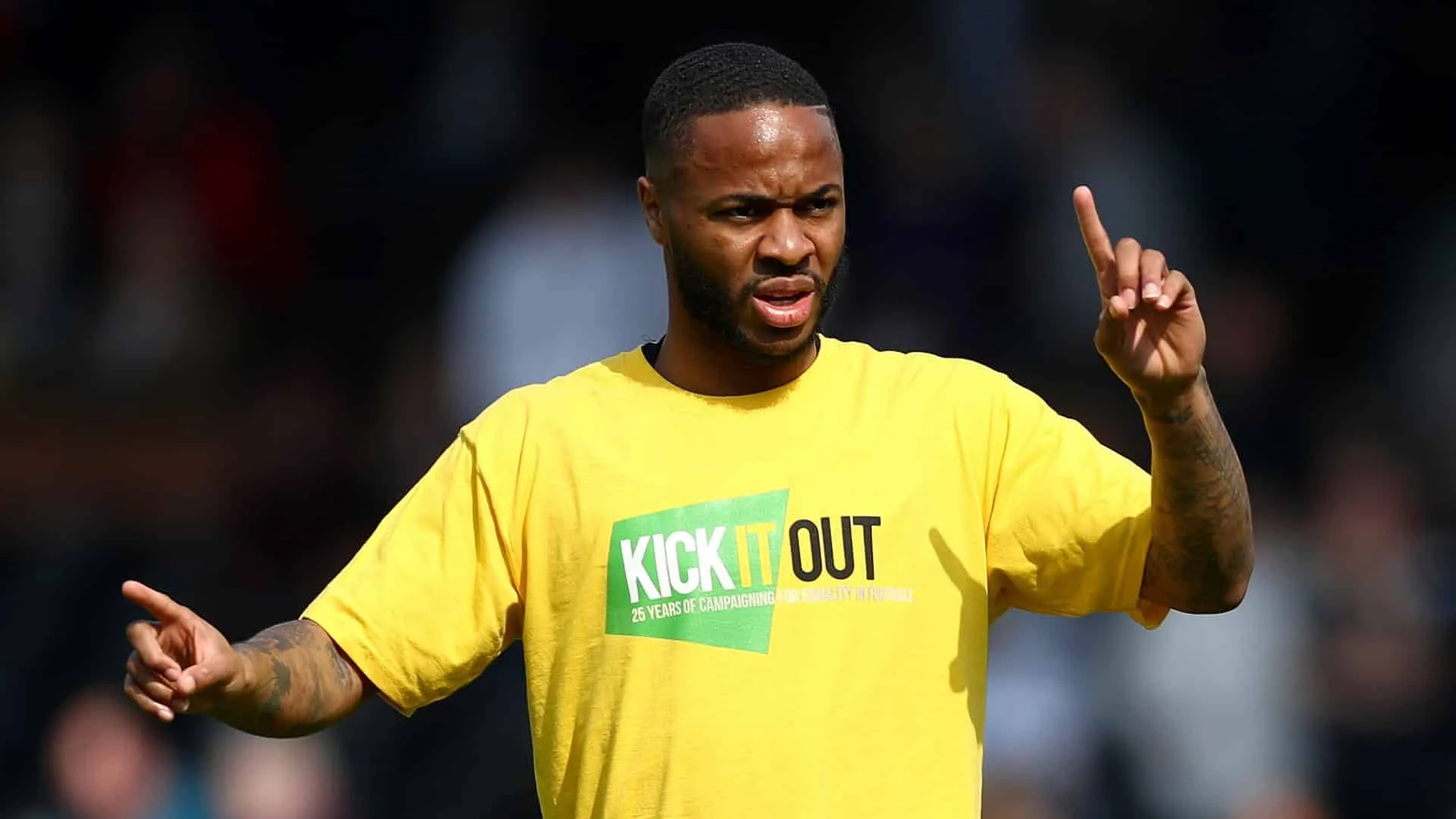 Sterling apoia manifesta&ccedil;&otilde;es antirracistas nas ruas: &ldquo;Precisamos de mais do que apenas palavras&rdquo;