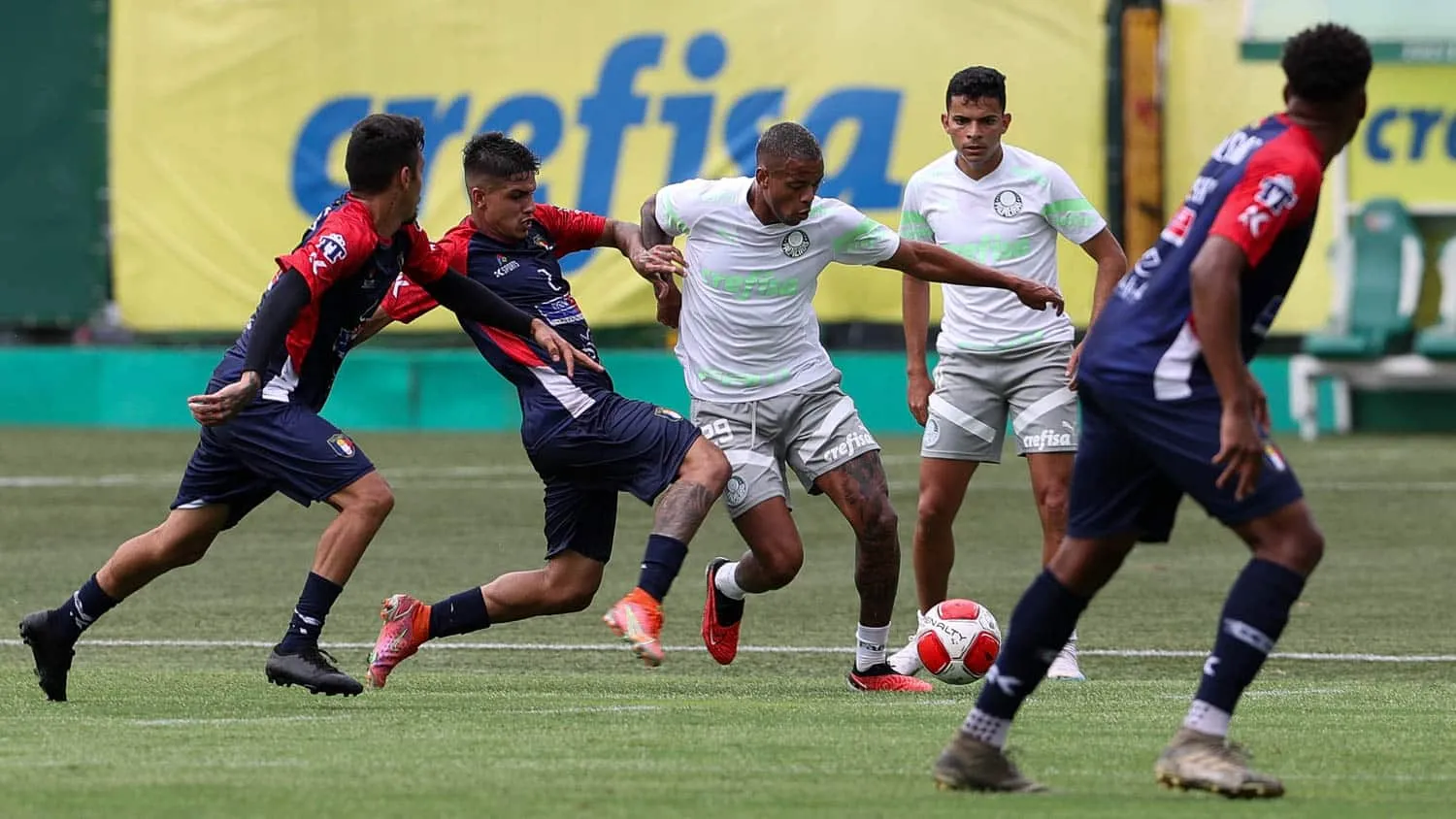 Ainda sem Abel, Palmeiras vence dois jogos-treino neste s&aacute;bado, e Atuesta marca em ambos