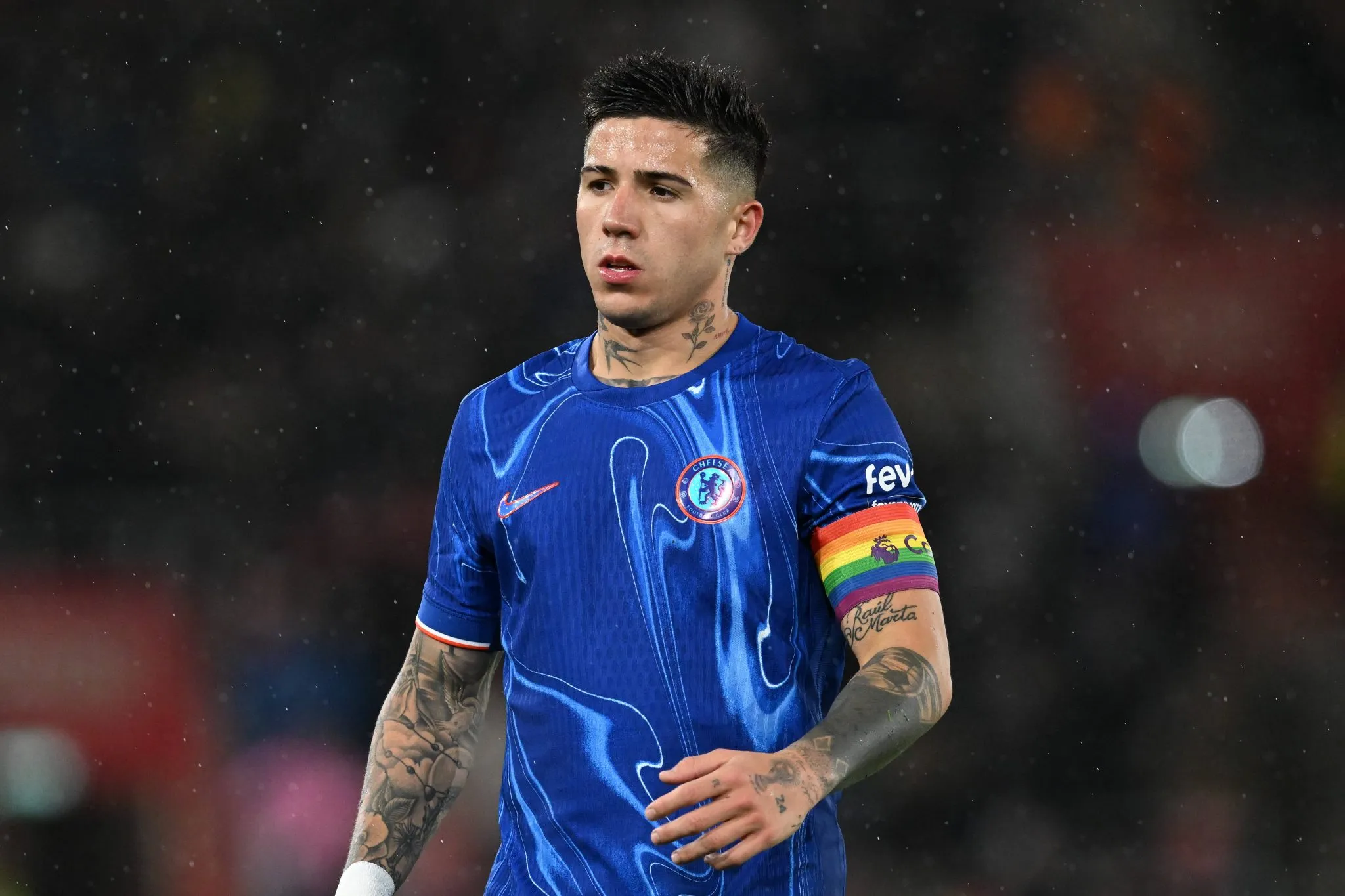Premier League muda campanha em apoio &agrave; comunidade LBGT ap&oacute;s pol&ecirc;micas