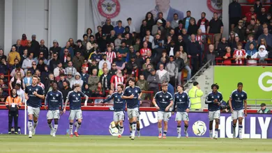 Creche do Manchester United leva passeio com gol contra e recorde na Premier League