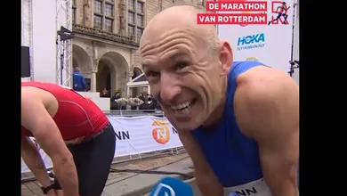 Uma vez atleta, sempre atleta: Robben corre a Maratona de Roterd&atilde; em menos de tr&ecirc;s horas