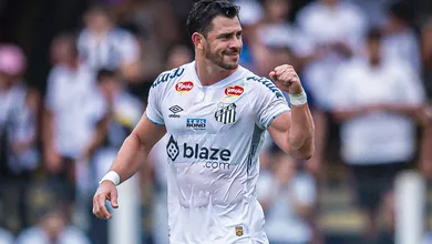 Em cinco meses de Santos, Giuliano pode igualar sua melhor marca no Corinthians