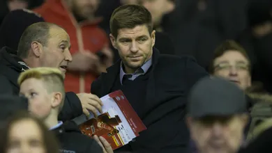 Gerrard defende que atletas estudem para ser treinadores j&aacute; na metade de suas carreiras
