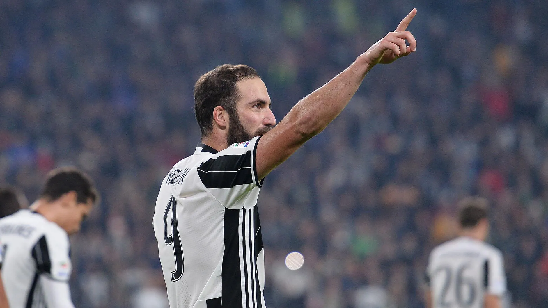 Higua&iacute;n foi o personagem principal de Juve x Napoli antes, durante e depois de seu gol