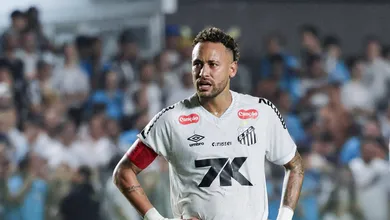 &lsquo;Ainda bem que estava mal&rsquo;: &Iacute;dolo argentino relembra encontro com Neymar