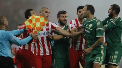 Em crise, futebol grego est&aacute; paralisado por falta de seguran&ccedil;a aos &aacute;rbitros