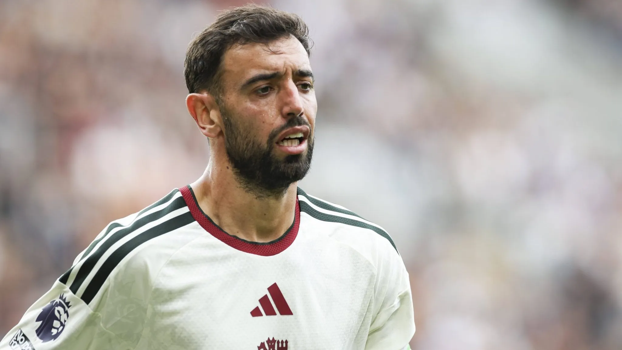 &lsquo;&Eacute; melhor que Bruno Fernandes fique de boca fechada&rsquo;, diz Scholes ap&oacute;s derrota do United