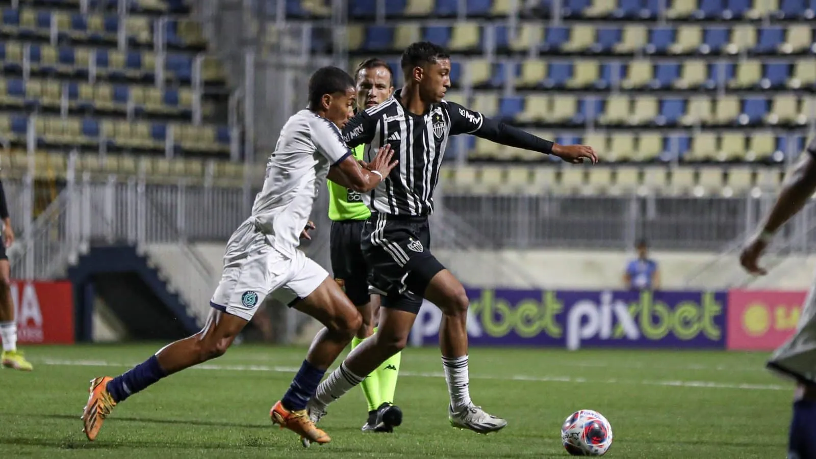 Mesmo com Iseppe, Atl&eacute;tico-MG &eacute; surpreendido pelo Sfera-SP e est&aacute; eliminado da Copinha 2024