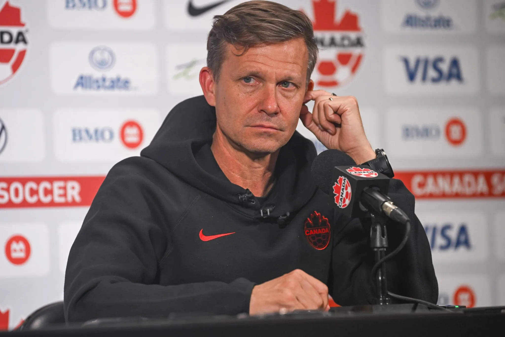 Jesse Marsch, t&eacute;cnico do Canad&aacute;, em coletiva de imprensa