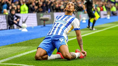 Ansiedade de Zirkzee atrapalha, e Jo&atilde;o Pedro castiga United em vit&oacute;ria do Brighton