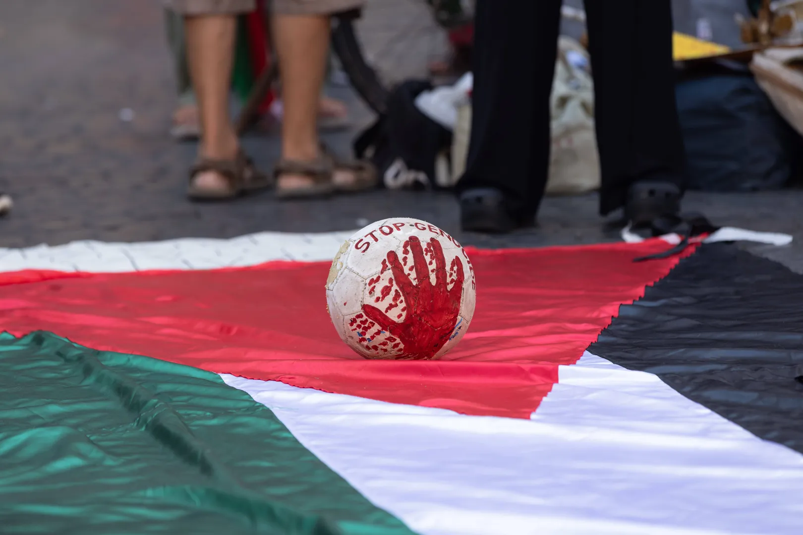 Protesto em Roma pede suspens&atilde;o de Israel de competi&ccedil;&otilde;es no futebol (Foto: IMAGO /&nbsp;Independent Photo Agency Int.)