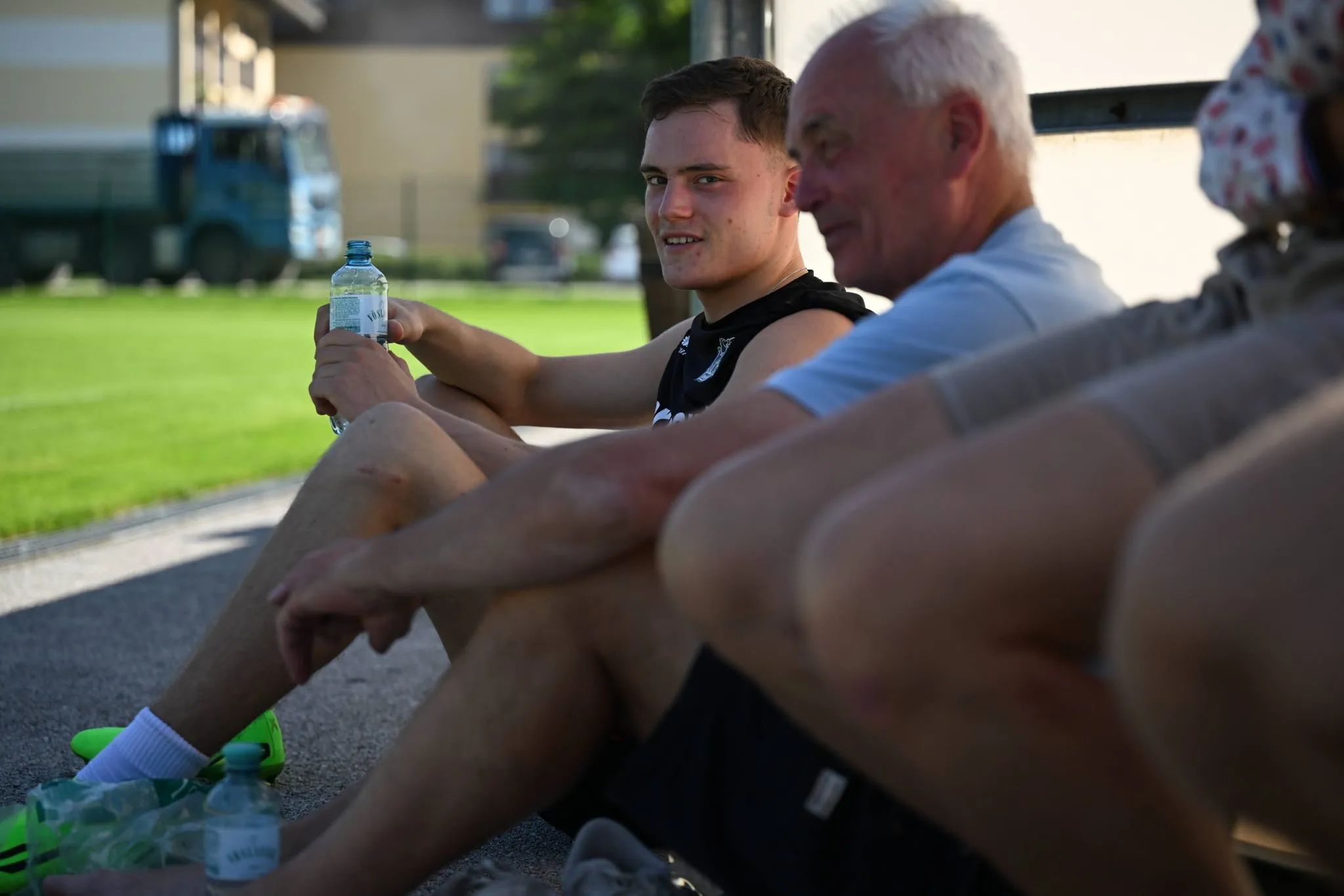 Florian Wirtz e o seu pai, Hans, durante treinamento do jogador do Bayer Leverkusen (Foto: IMAGO / Nordphoto)