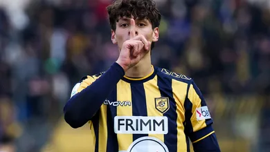 Comemora&ccedil;&atilde;o fascista ap&oacute;s gol de bisneto de Mussolini chama aten&ccedil;&atilde;o na It&aacute;lia