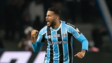 Contestado Reinaldo garante vantagem para o Gr&ecirc;mio sobre o Fluminense na Libertadores
