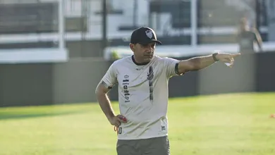 Iarley estreia como treinador do Santa Cruz em reencontro com o Internacional