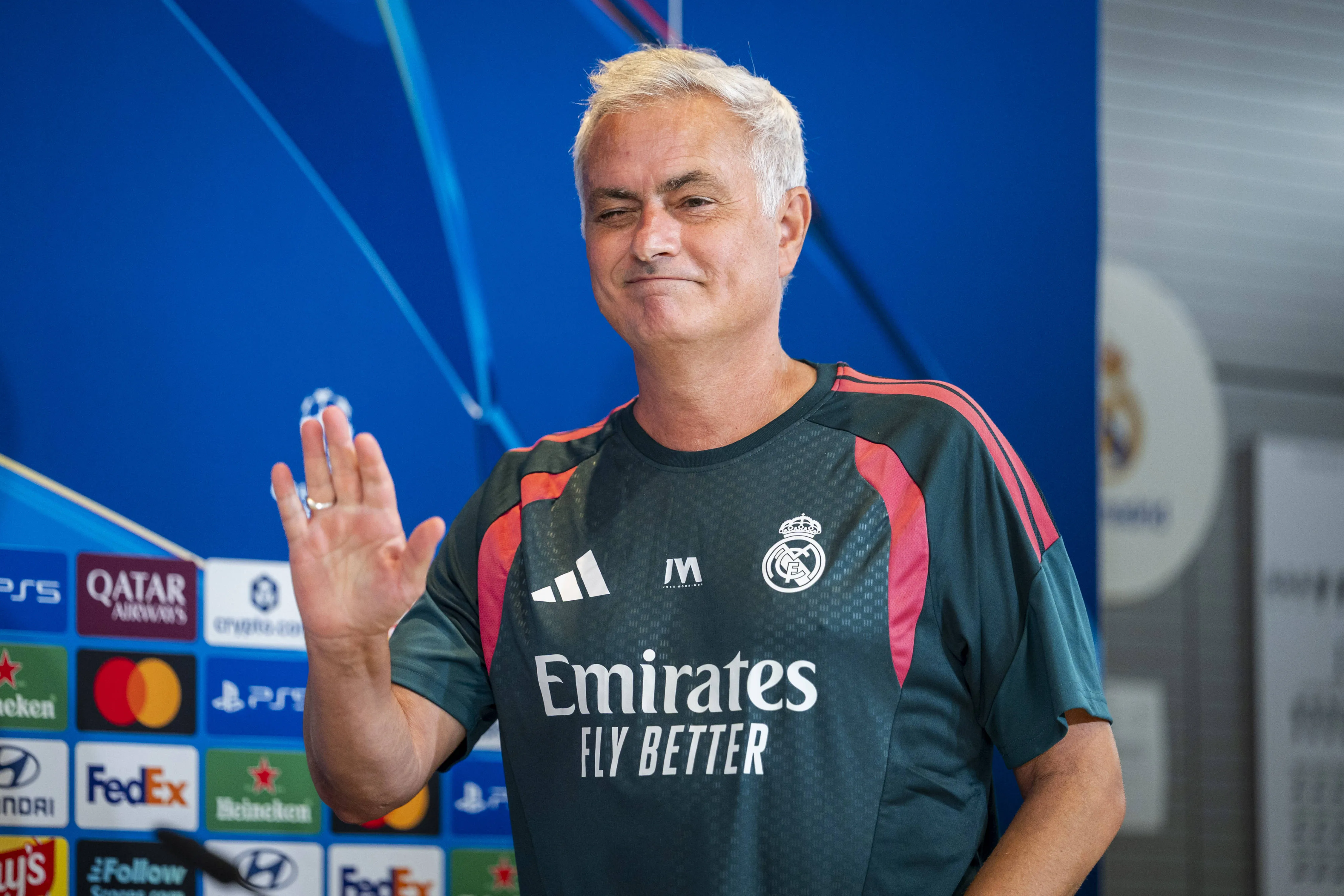 Técnico José Mourinho antes de coletiva do Real Madrid