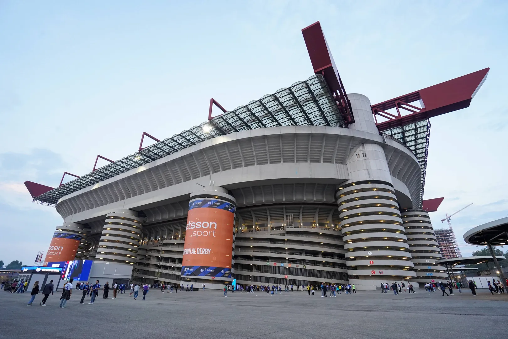 Est&aacute;dio San Siro visto do lado de fora. Foto: Imago