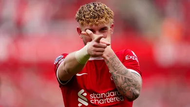 Liverpool sofre porque quer, mas vence um Tottenham que acordou tarde demais