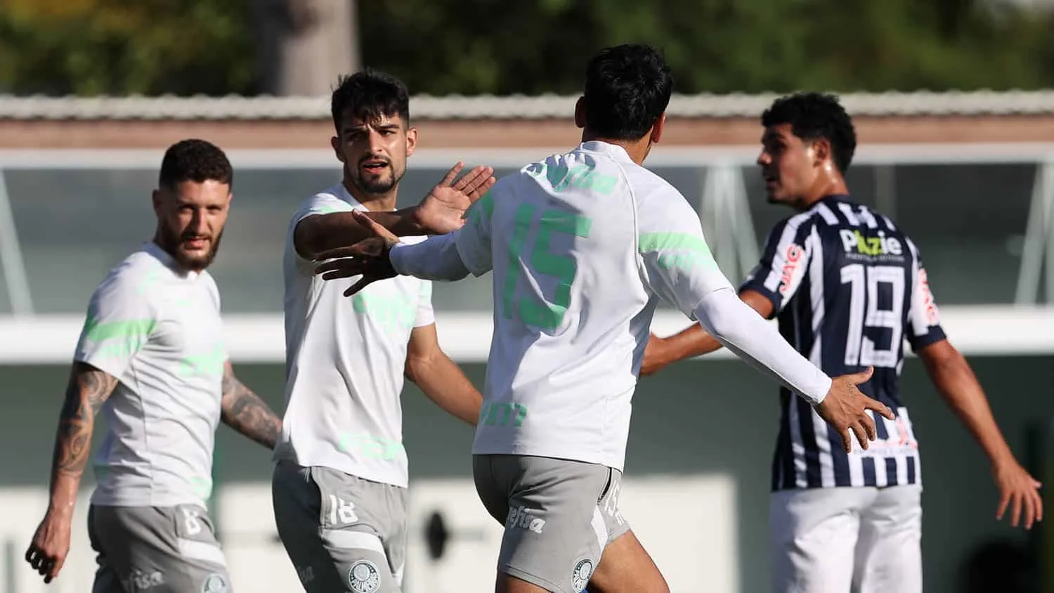 Os reservas viram titulares? A corrida pela vaga de Endrick no Palmeiras est&aacute; aberta