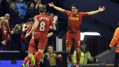 Sozinho, Su&aacute;rez faz mais gols que metade da Premier League