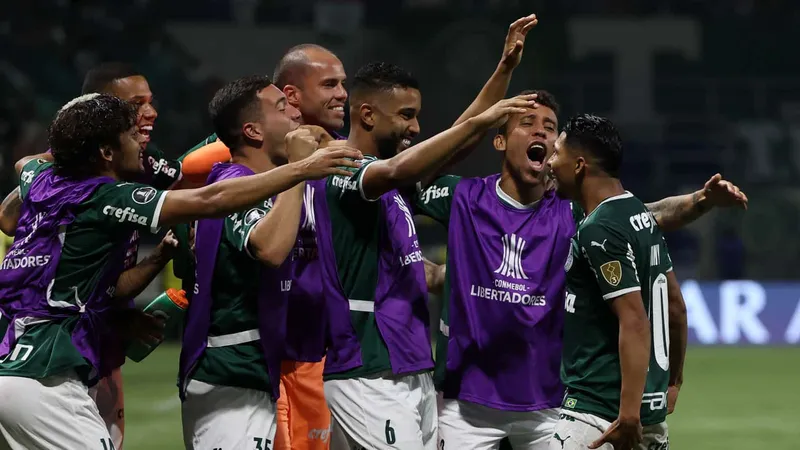 O jogador Rony, da SE Palmeiras, comemora seu gol contra a equipe do C Cerro Porte&ntilde;o, durante partida v&aacute;lida pelas oitavas de final, volta, da Copa Libertadores, na arena Allianz Parque.