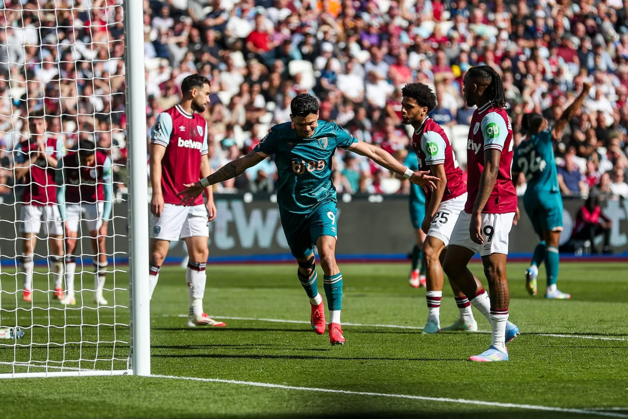 Artilheiro brasileiro e al&iacute;vio de Vitor Pereira marcam rodada da Premier League
