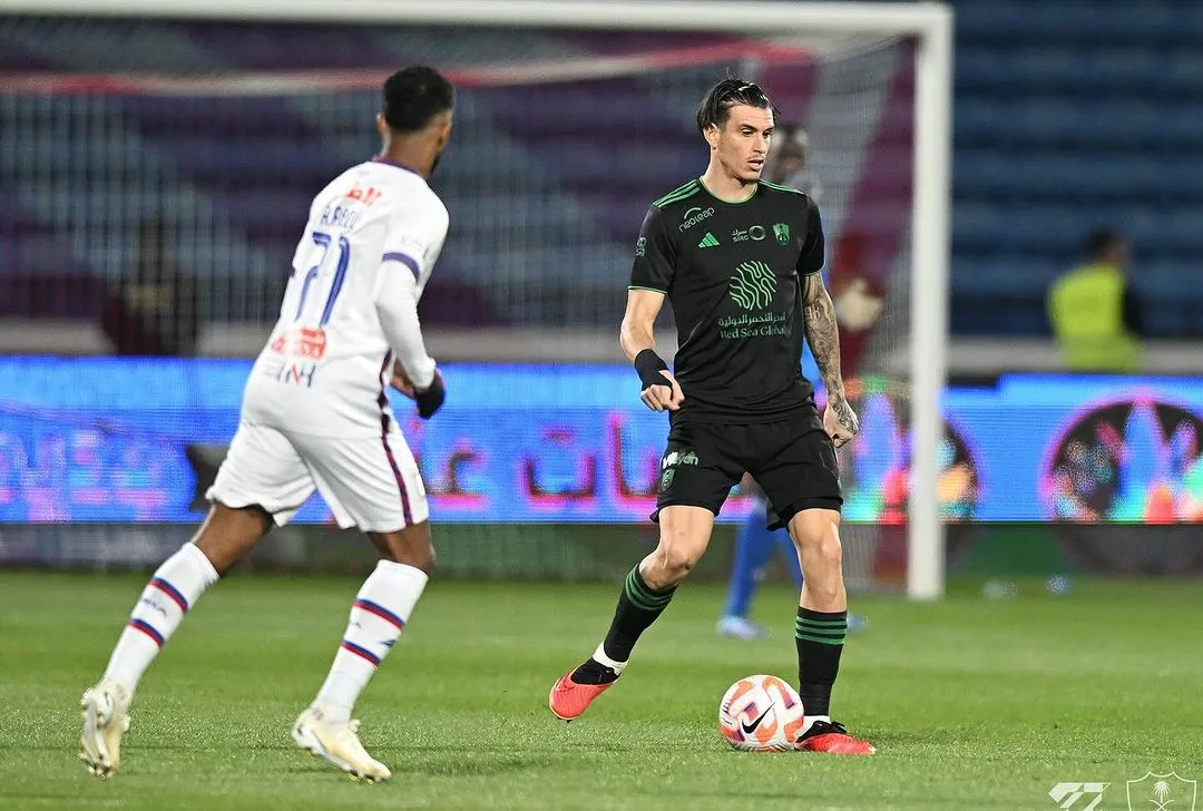 Em ritmo de treino, Al-Ahli d&aacute; show e goleia o Abha por 6 x 0 no Campeonato Saudita