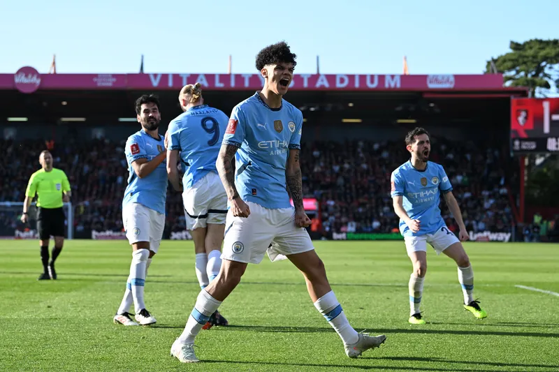 O'Reilly celebra ap&oacute;s dar assist&ecirc;ncia para o gol de Haaland