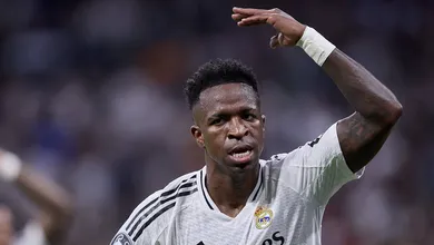 A dias da Bola de Ouro, Vini Jr s&oacute; n&atilde;o faz chover em virada do Real sobre o Dortmund