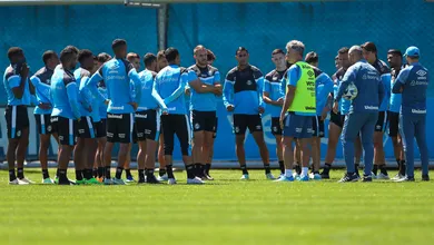 Com escassez de volantes, Renato precisar&aacute; reinventar o Gr&ecirc;mio para enfrentar o Athletico-PR