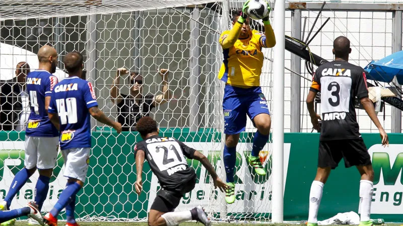 F&aacute;bio executou nada menos que um milagre em cabe&ccedil;ada de Robinho e decidiu o cl&aacute;ssico
