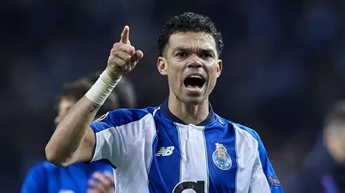 Pepe, m&eacute;dico e monstro, triunfou em outra noite europeia gigante