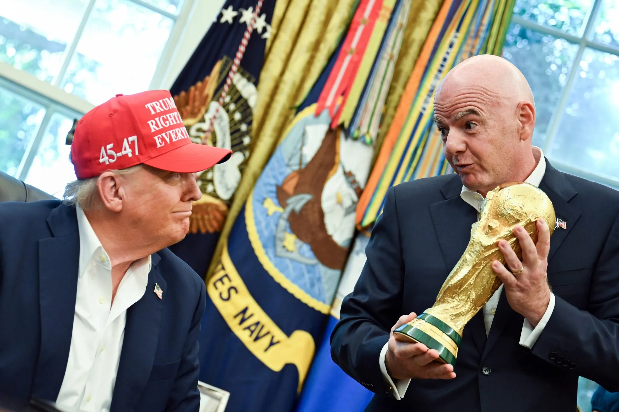A&ccedil;&atilde;o de Trump coloca nova barreira a dois pa&iacute;ses que estar&atilde;o na Copa do Mundo 2026