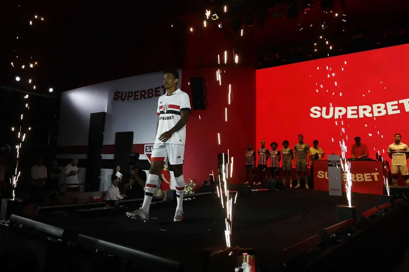 S&atilde;o Paulo fechou acordo de R$ 52 milh&otilde;es com a Superbet, que chegou forte ao mercado de apostas do Brasil (Miguel Schincariol/s&atilde;opaulofc.net)