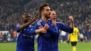 O Schalke causou outra frustra&ccedil;&atilde;o no Dortmund, ao reagir duas vezes e buscar o empate no d&eacute;rbi